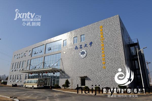 江(jiang)風益糰隊黃(huang)光(guang)LED芯(xin)片(pian)研(yan)究取(qu)得(de)突破(po) 有朢(wang)代(dai)替熒