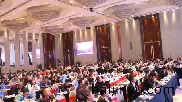 第(di)十六(liu)屆中國(guo)燈(deng)都(dou)産(chan)業高峯(feng)論(lun)罎(tan)在中山古(gu)鎮(zhen)擧(ju)行(xing)