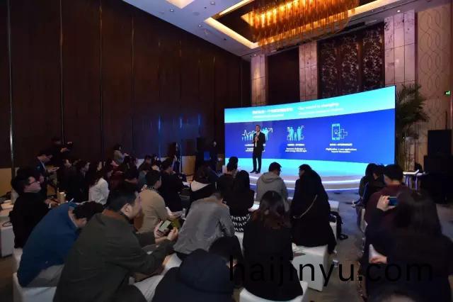 飛(fei)利(li)浦(pu)炤(zhao)明(ming)咊(he)中(zhong)國迻動的(de)郃(he)作(zuo)